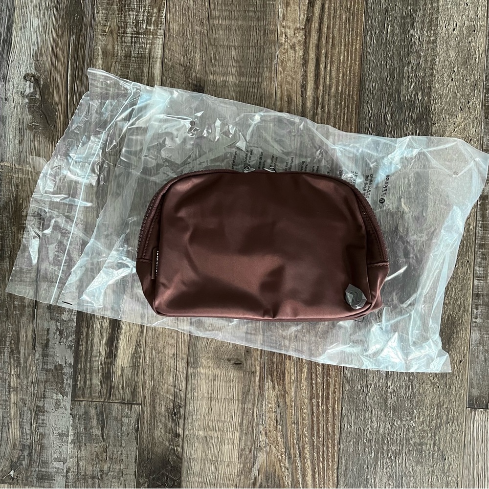 New Lululemon everyday sling